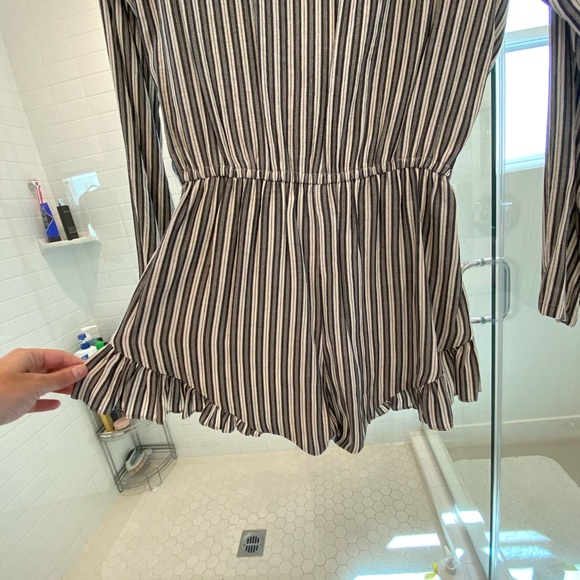 Stone Cold Fox romper - Picture 6 of 7